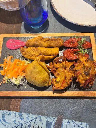 Surtido de entrantes de Annapurna Tandoori